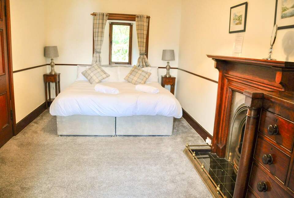 Elegant Countryside Estate with Rare Architectural Heritage - Dunoon, United Kingdom