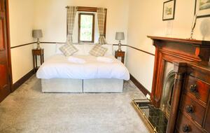 Elegant Countryside Estate with Rare Architectural Heritage - Dunoon, United Kingdom