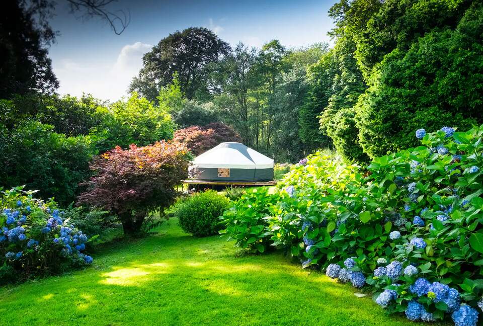 Elegant Countryside Estate with Rare Architectural Heritage - Dunoon, United Kingdom