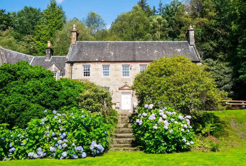 Elegant Countryside Estate with Rare Architectural Heritage - Dunoon, United Kingdom