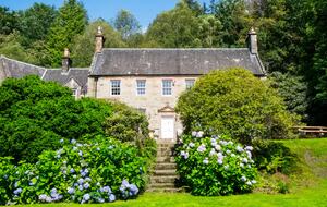 Elegant Countryside Estate with Rare Architectural Heritage - Dunoon, United Kingdom