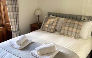 Elegant Countryside Estate with Rare Architectural Heritage - Dunoon, United Kingdom