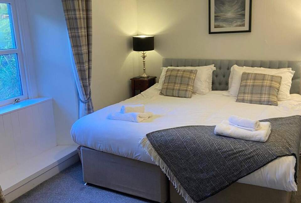 Elegant Countryside Estate with Rare Architectural Heritage - Dunoon, United Kingdom