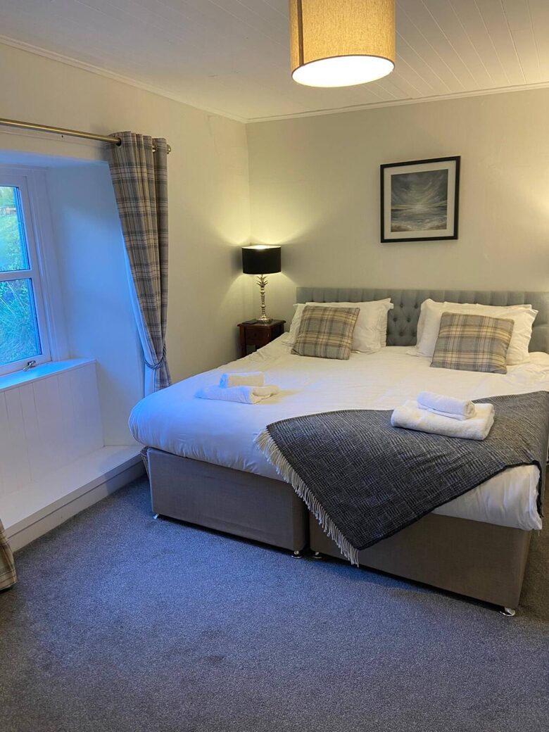 Elegant Countryside Estate with Rare Architectural Heritage - Dunoon, United Kingdom