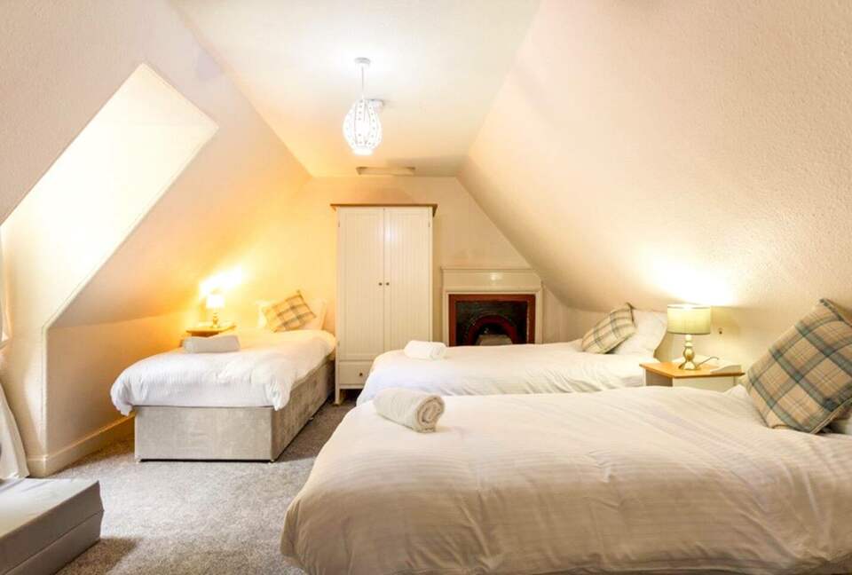 Elegant Countryside Estate with Rare Architectural Heritage - Dunoon, United Kingdom