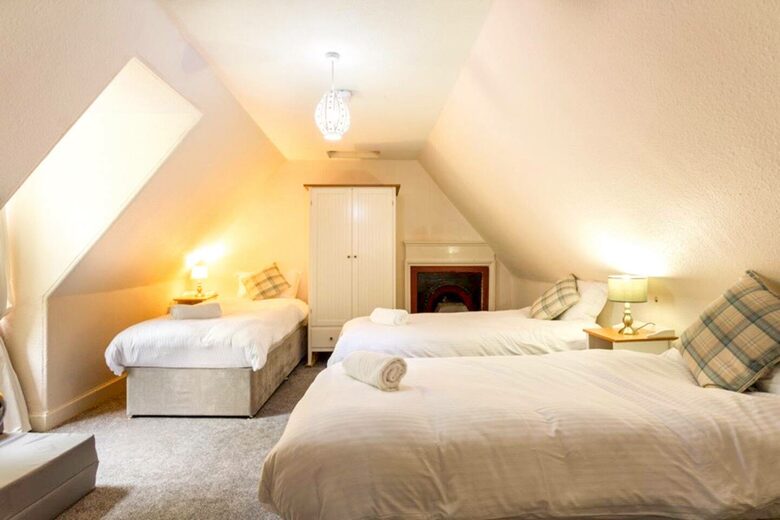 Elegant Countryside Estate with Rare Architectural Heritage - Dunoon, United Kingdom