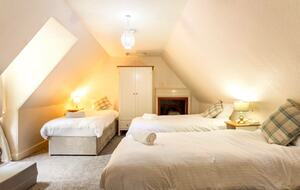 Elegant Countryside Estate with Rare Architectural Heritage - Dunoon, United Kingdom