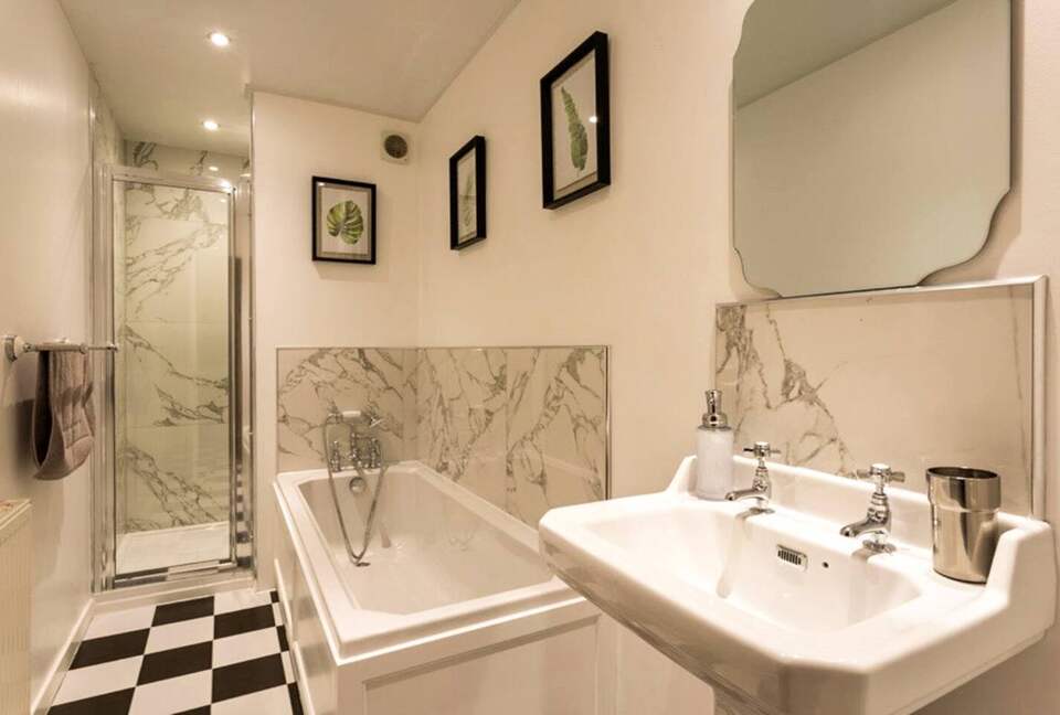 Elegant Countryside Estate with Rare Architectural Heritage - Dunoon, United Kingdom