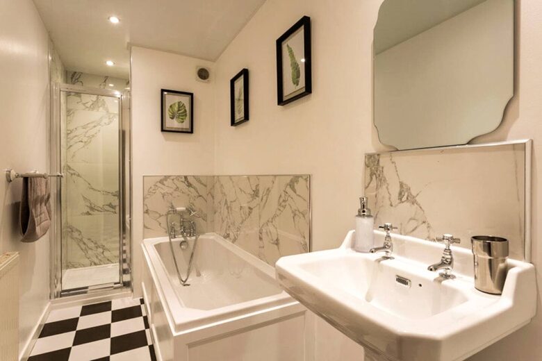 Elegant Countryside Estate with Rare Architectural Heritage - Dunoon, United Kingdom