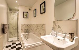 Elegant Countryside Estate with Rare Architectural Heritage - Dunoon, United Kingdom