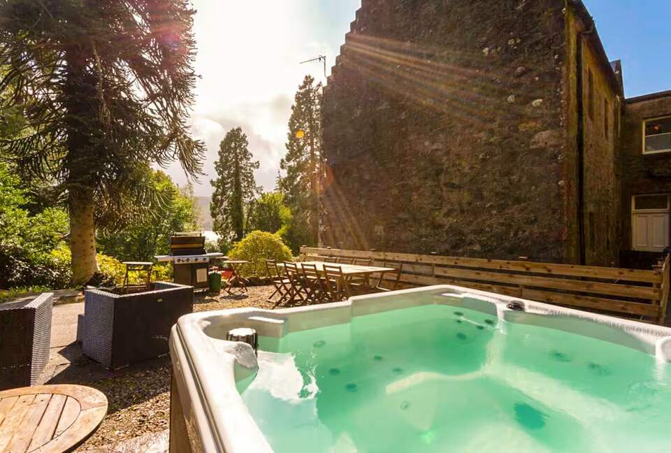 Elegant Countryside Estate with Rare Architectural Heritage - Dunoon, United Kingdom