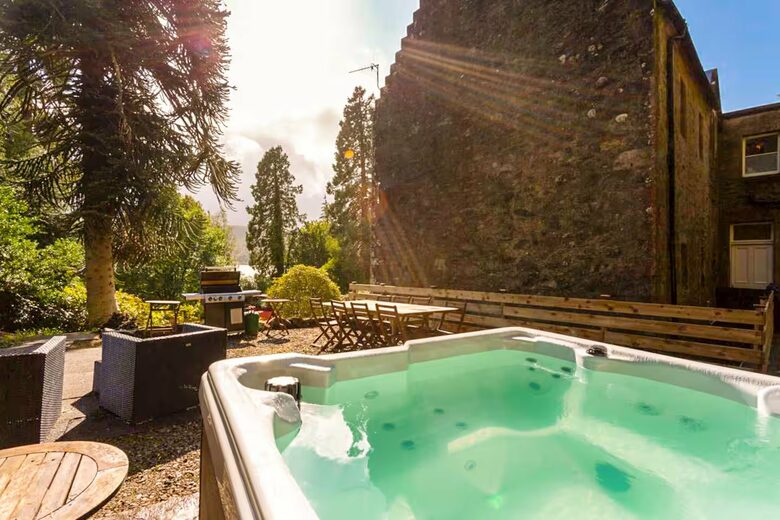 Elegant Countryside Estate with Rare Architectural Heritage - Dunoon, United Kingdom