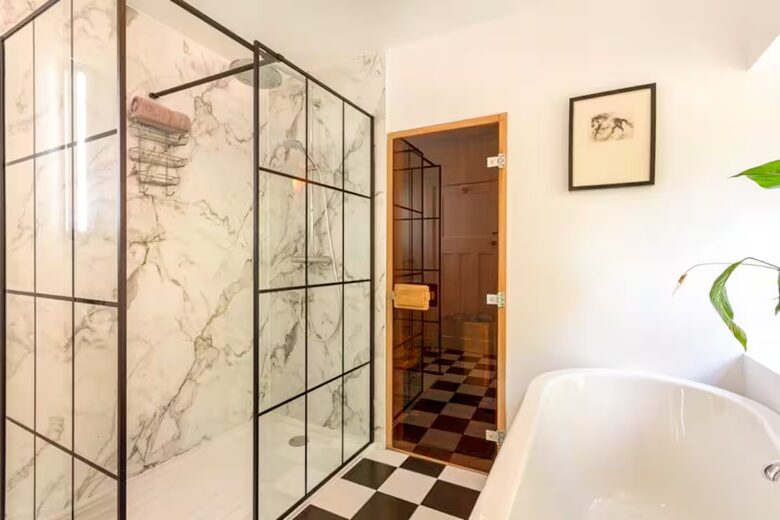 Elegant Countryside Estate with Rare Architectural Heritage - Dunoon, United Kingdom