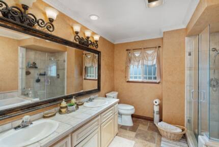 Resort Like Property in Los Angeles - Woodland Hills, California