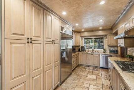 Resort Like Property in Los Angeles - Woodland Hills, California