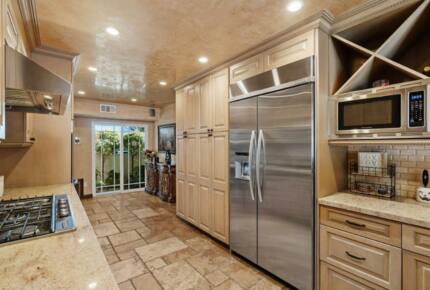 Resort Like Property in Los Angeles - Woodland Hills, California