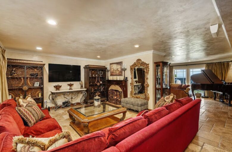 Resort Like Property in Los Angeles - Woodland Hills, California