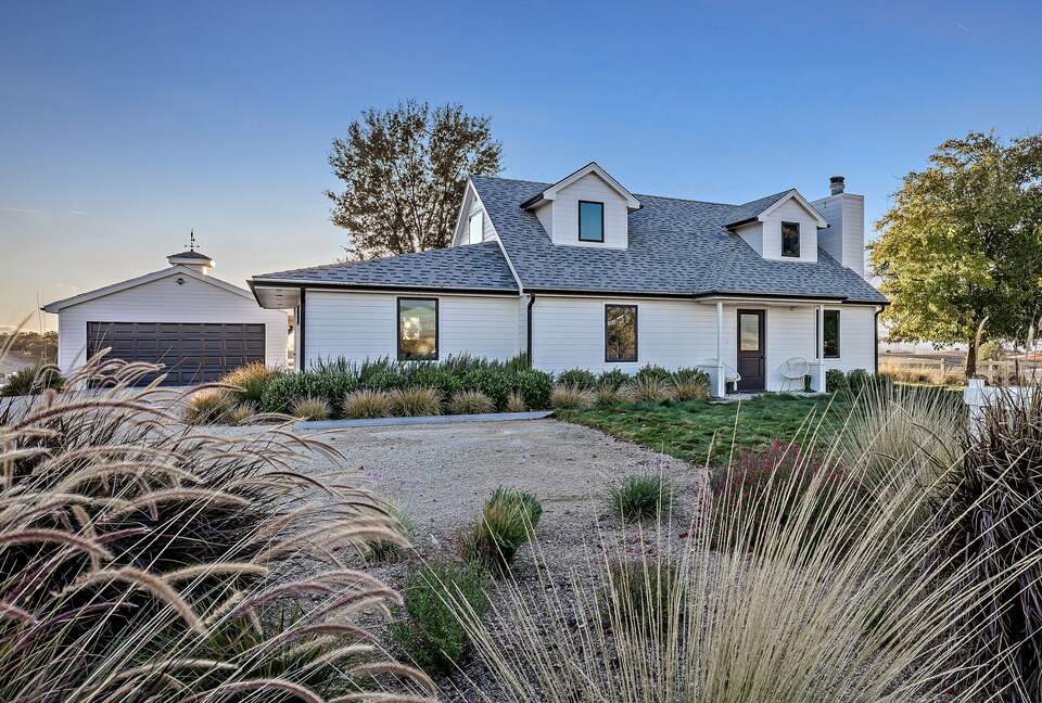 Exquisite Wine Country Escape with Sweeping Views - Paso Robles, California