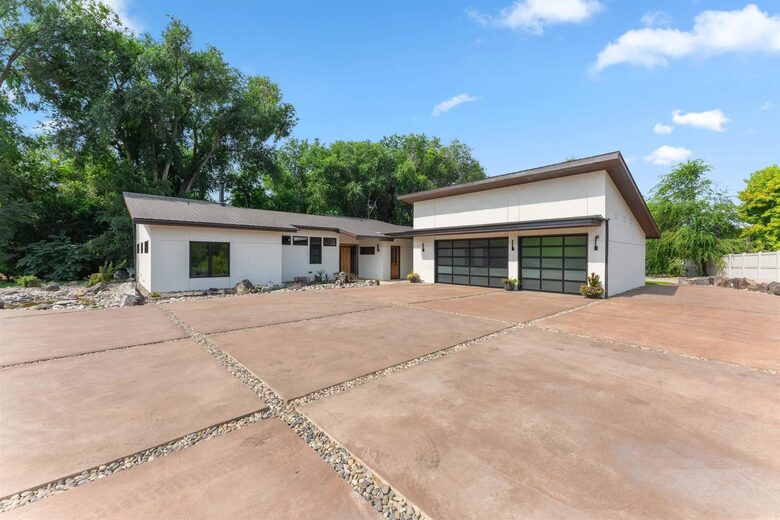 Graceful Living on Over Three Acres in Idaho Wine Country - Nampa, Idaho