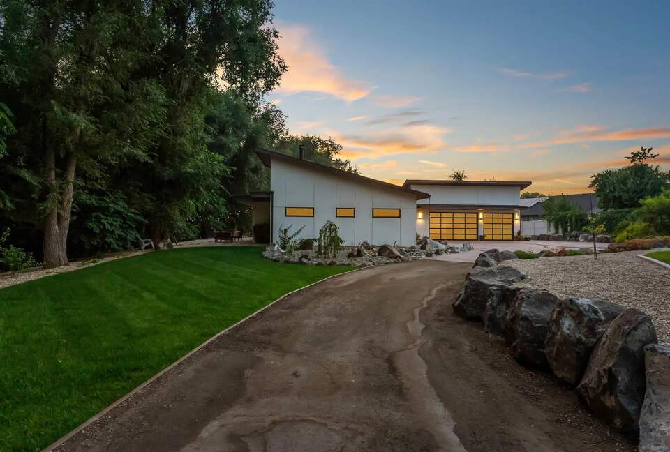 Graceful Living on Over Three Acres in Idaho Wine Country - Nampa, Idaho