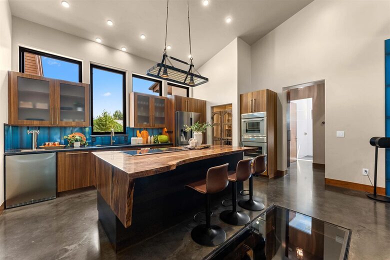 Graceful Living on Over Three Acres in Idaho Wine Country - Nampa, Idaho