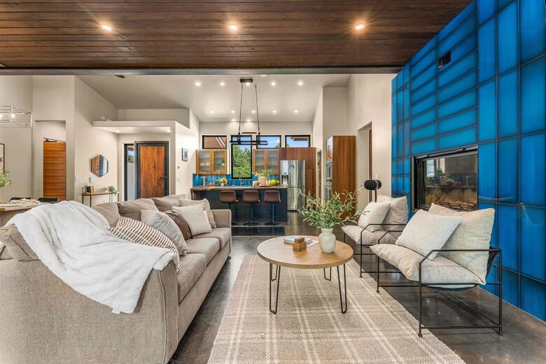 Graceful Living on Over Three Acres in Idaho Wine Country - Nampa, Idaho