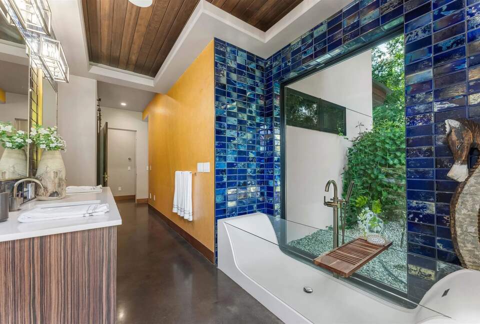 Graceful Living on Over Three Acres in Idaho Wine Country - Nampa, Idaho