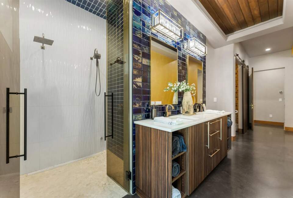 Graceful Living on Over Three Acres in Idaho Wine Country - Nampa, Idaho