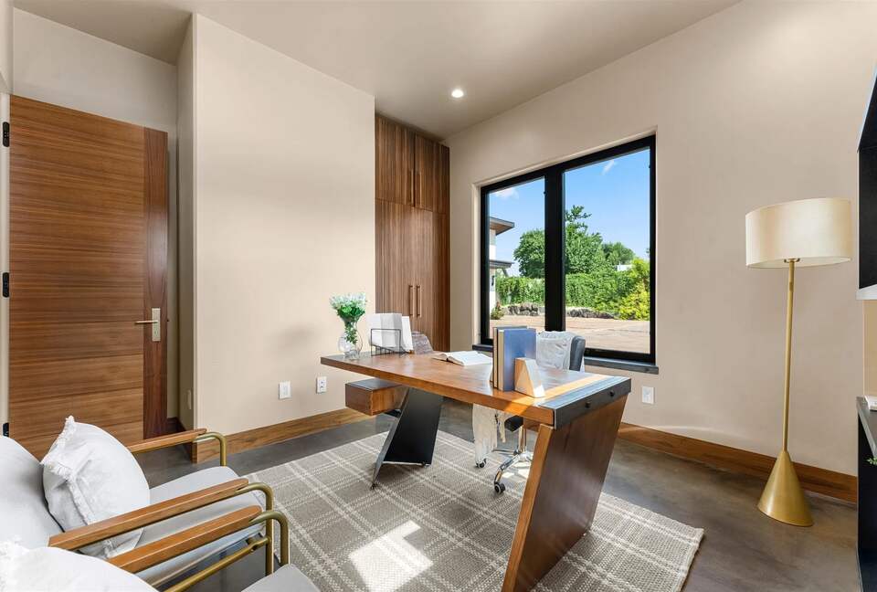 Graceful Living on Over Three Acres in Idaho Wine Country - Nampa, Idaho