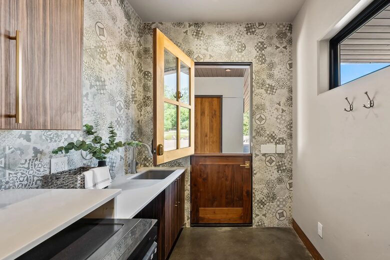 Graceful Living on Over Three Acres in Idaho Wine Country - Nampa, Idaho