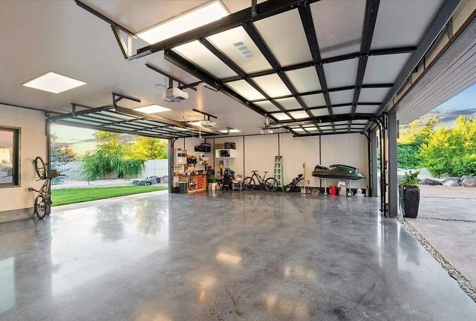 Graceful Living on Over Three Acres in Idaho Wine Country - Nampa, Idaho