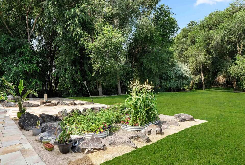 Graceful Living on Over Three Acres in Idaho Wine Country - Nampa, Idaho