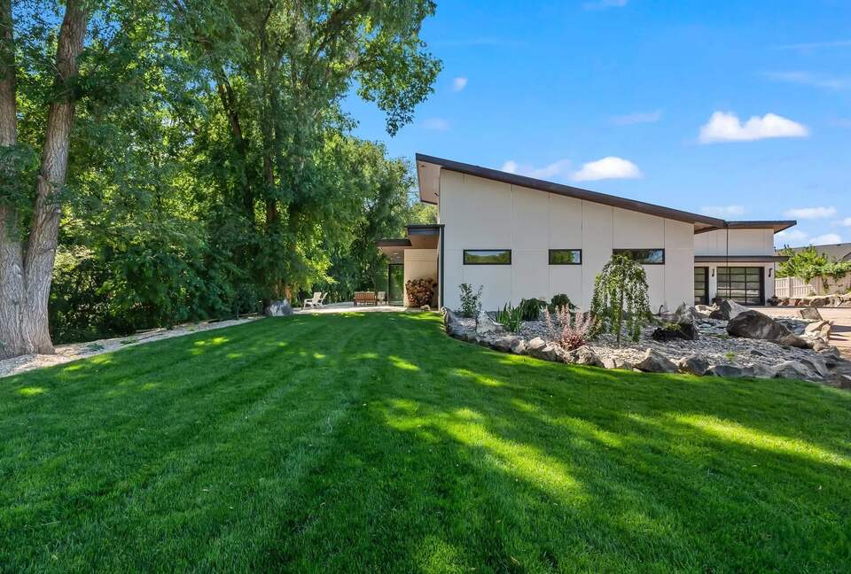 Graceful Living on Over Three Acres in Idaho Wine Country - Nampa, Idaho