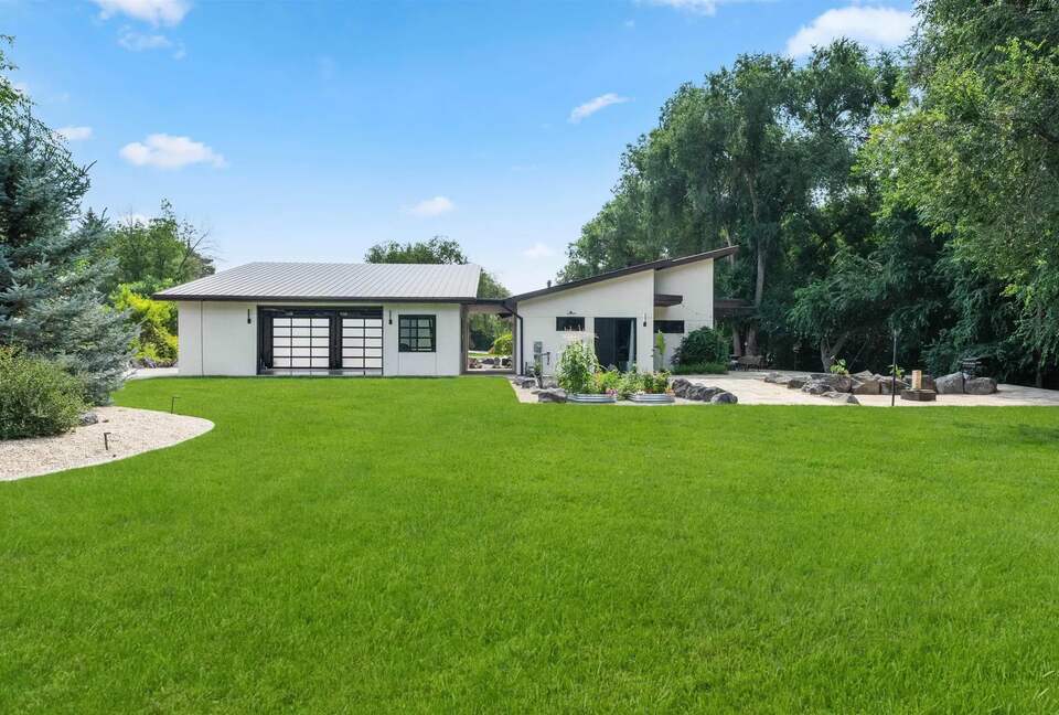 Graceful Living on Over Three Acres in Idaho Wine Country - Nampa, Idaho