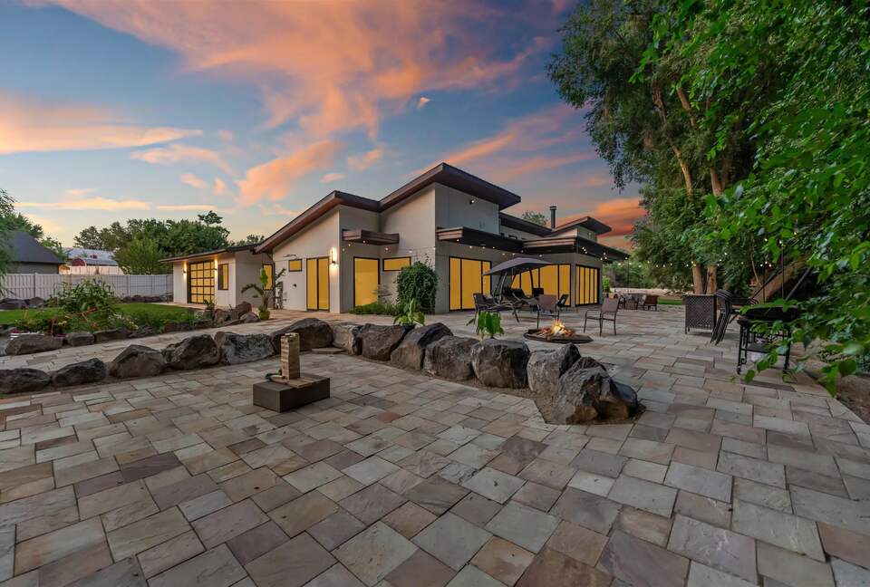 Graceful Living on Over Three Acres in Idaho Wine Country - Nampa, Idaho