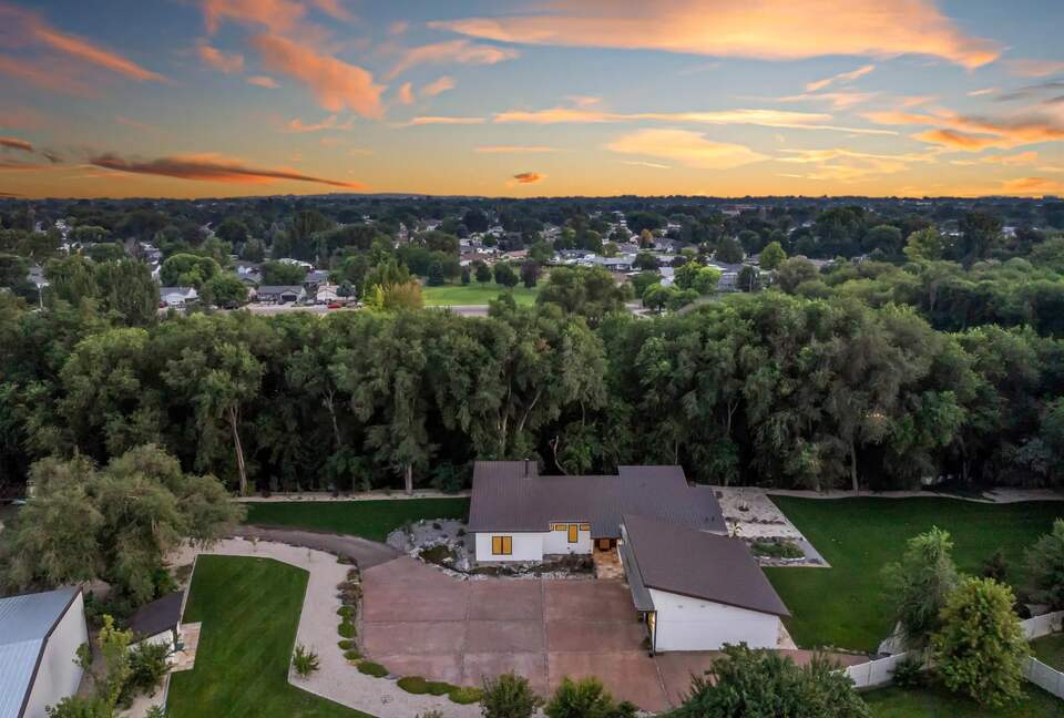 Graceful Living on Over Three Acres in Idaho Wine Country - Nampa, Idaho