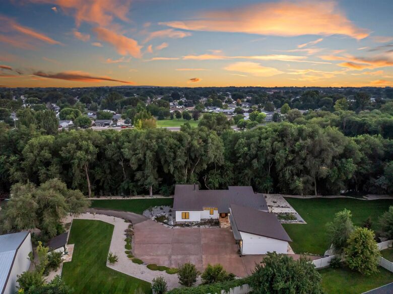 Graceful Living on Over Three Acres in Idaho Wine Country - Nampa, Idaho