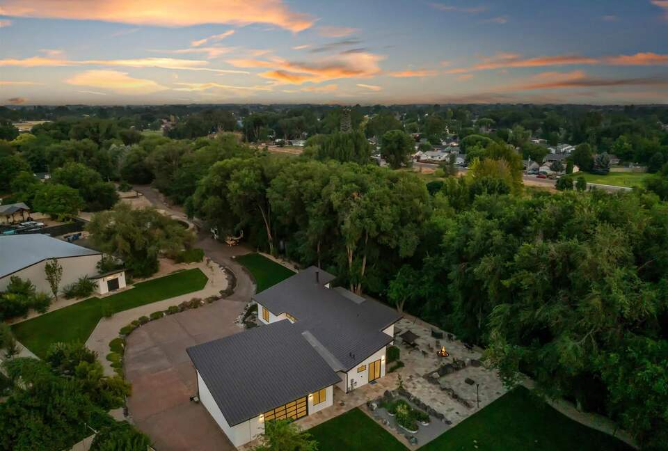 Graceful Living on Over Three Acres in Idaho Wine Country - Nampa, Idaho