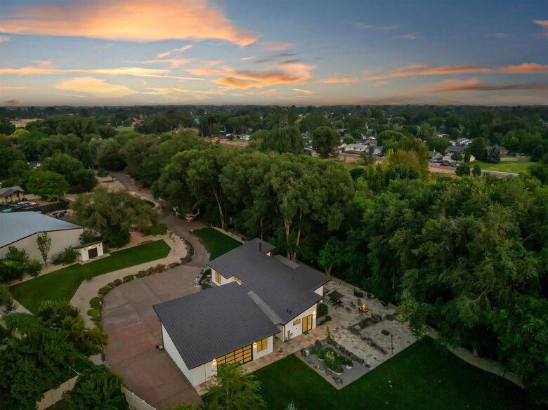 Graceful Living on Over Three Acres in Idaho Wine Country - Nampa, Idaho