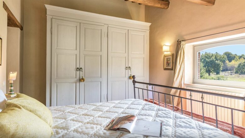 A Timeless Umbrian Estate with Private Pool & Countryside Views - Castel Giorgio, Italy