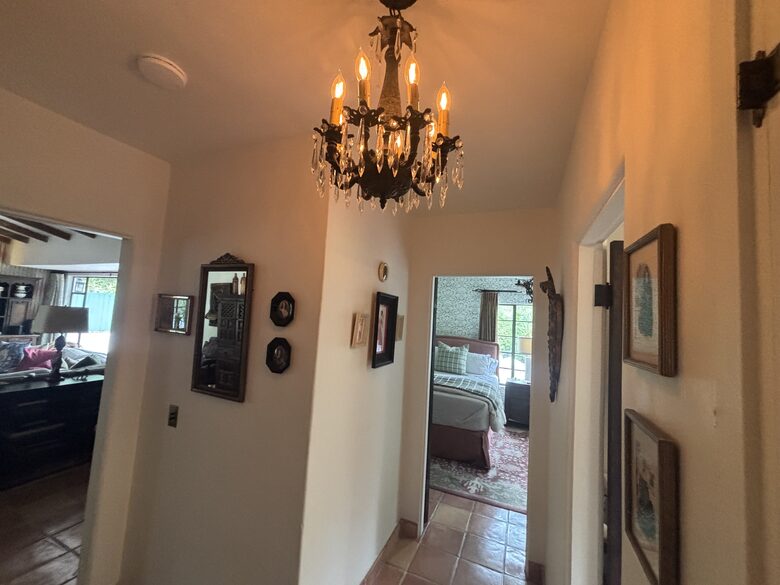 A Charming 1930s Spanish Hideaway near downtown Palm Springs - Palm Springs, California