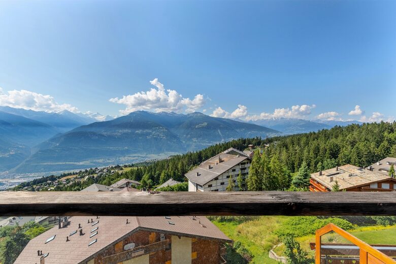 Elegant Three-Bedroom Residence in Crans-Montana - Crans-Montana, Switzerland