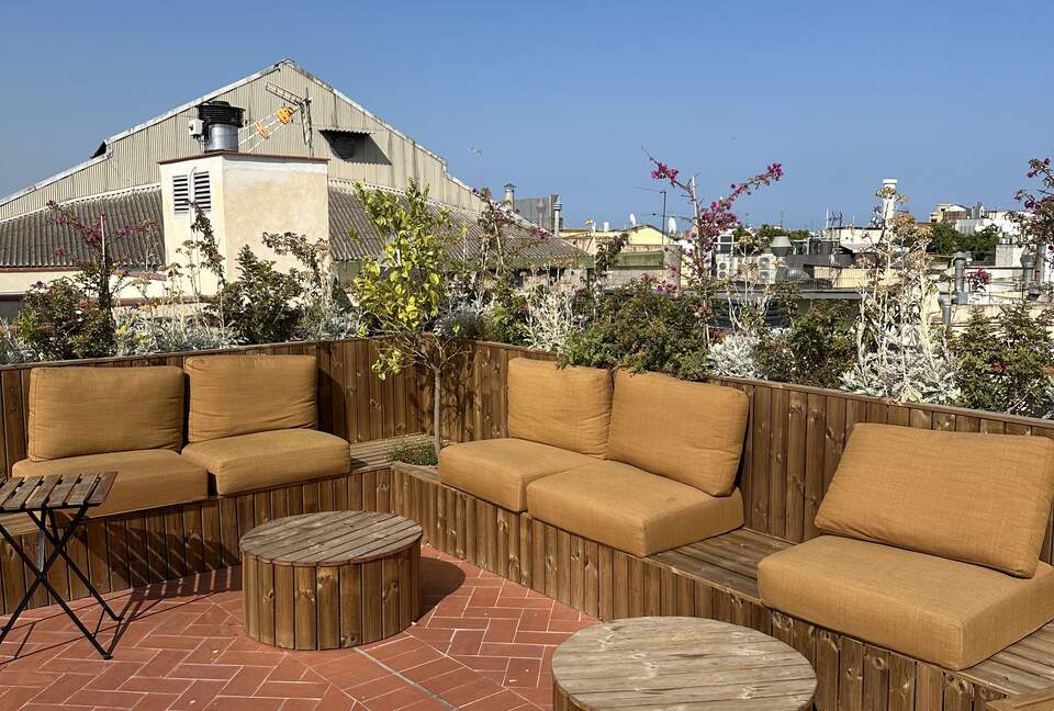Community rooftop terrace, 360 views over Old Barcelona