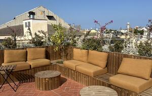 Community rooftop terrace, 360 views over Old Barcelona
