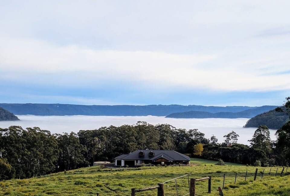 Sophisticated Escape in the Heart of Nature - Beaumont, Australia