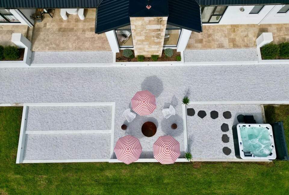 Sophisticated Escape in the Heart of Nature - Beaumont, Australia