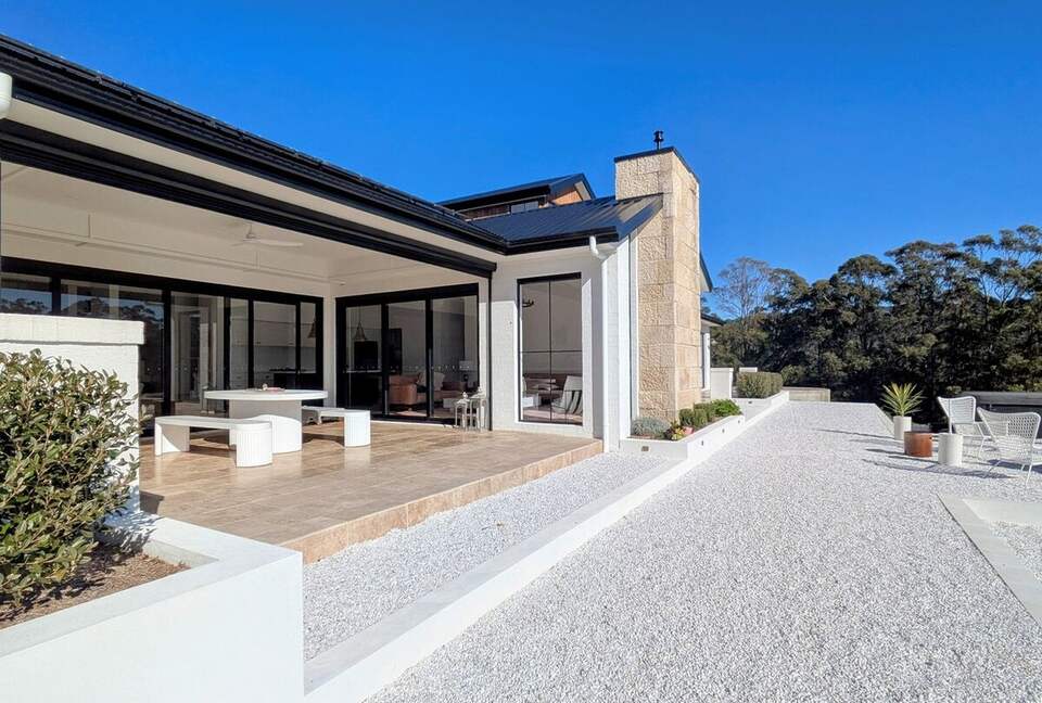 Sophisticated Escape in the Heart of Nature - Beaumont, Australia