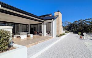 Sophisticated Escape in the Heart of Nature - Beaumont, Australia