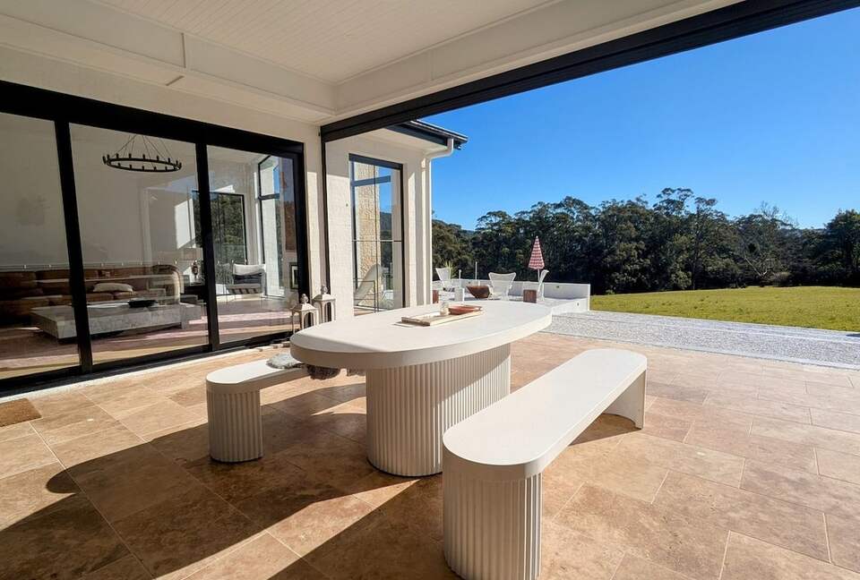 Sophisticated Escape in the Heart of Nature - Beaumont, Australia