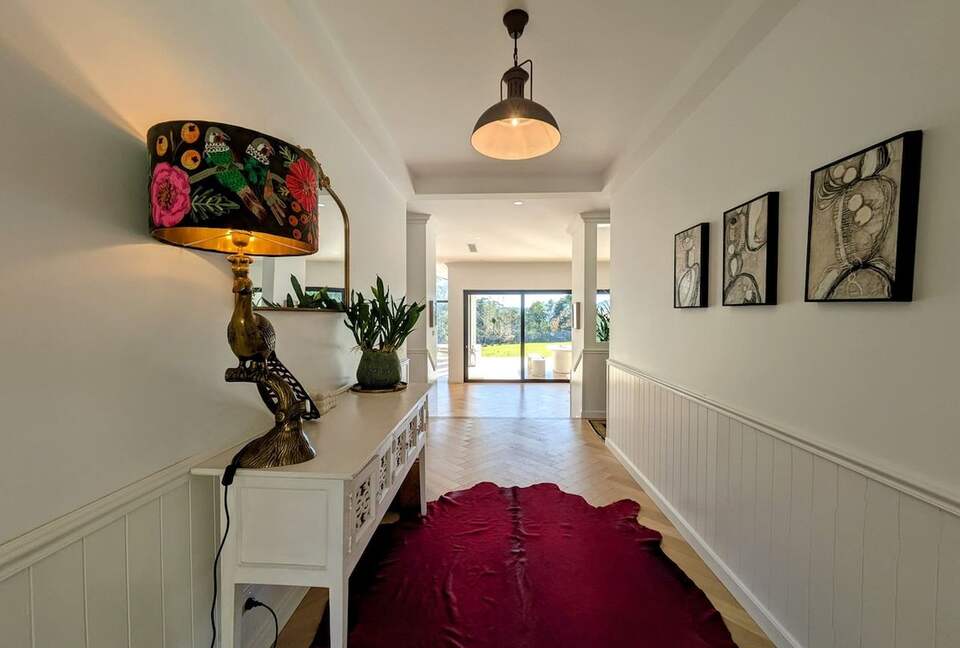 Sophisticated Escape in the Heart of Nature - Beaumont, Australia